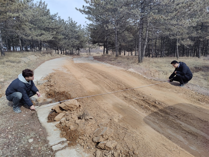 1、塌陷损毁道路工程现场调查.jpg